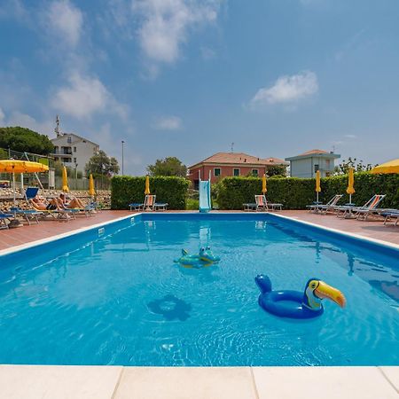 Residence Mizar Пьетра-Лигуре Экстерьер фото